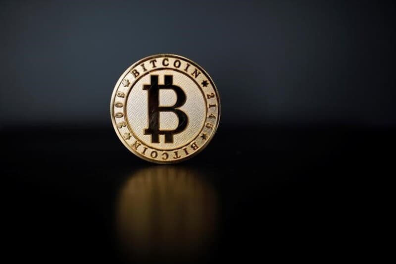 Bitcoin price today: dips to $92k ahead of PCE inflation, potential Fed cut