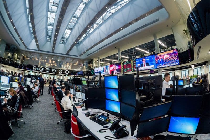 Russian stock market closed down, Moscow Exchange Index (MICEX) unchanged