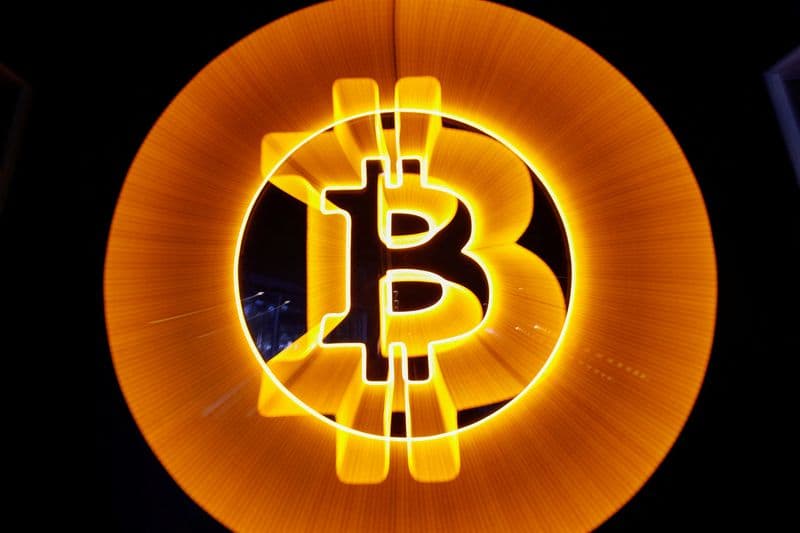Bitcoin rose to $63,500; focus on Iran, US regulations.