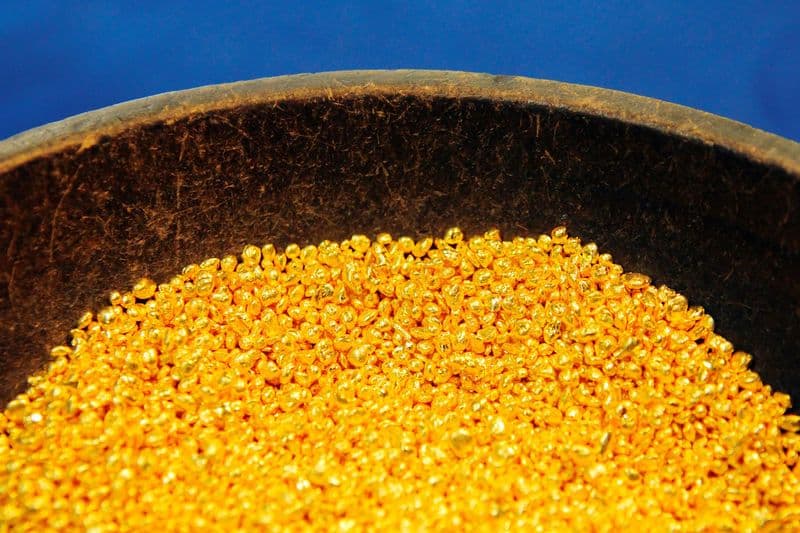 Gold prices stabilizes after two-day rebound; U.S. govt reopening, Fed in focus