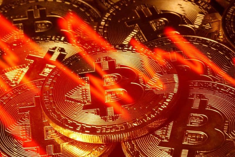 Bitcoin Continues to Struggle between Resistance and Support