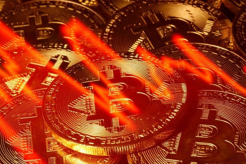 Bitcoin plunges to $78,000: rate hike fears spur $550 million in long liquidations