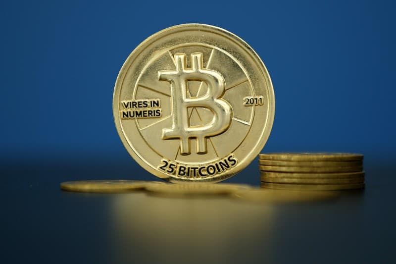 Bitcoin price drops below $87,000 sellers reduce activity