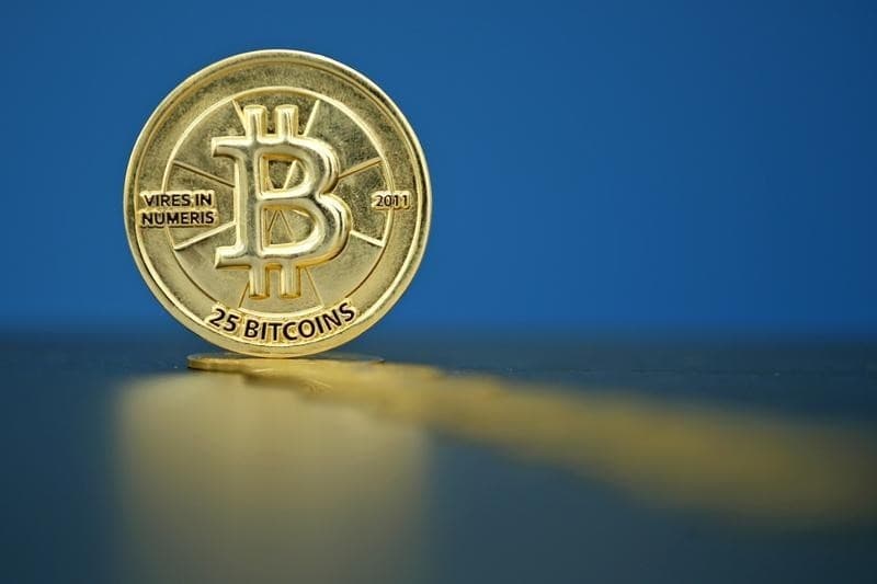 Bitcoin stabilizes near $81k amid tensions with Iran