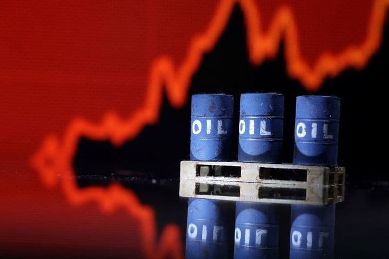 Oil posts worst quarter since 2020: tankers return to Strait of Hormuz