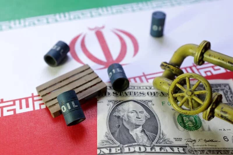 Oil prices fall despite new US strikes on Iran and attacks on Kuwait