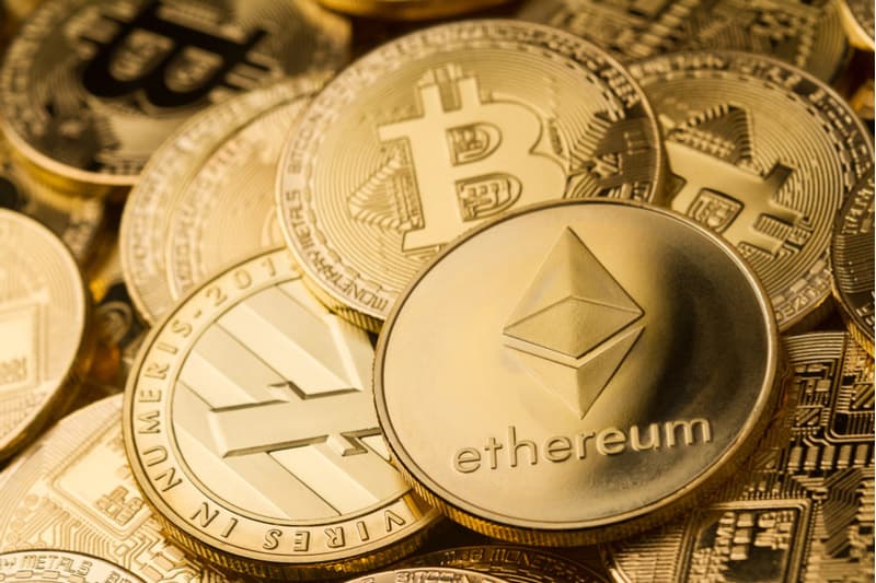 Solana is approaching the top of the triangle, the risk of a breakout is growing
