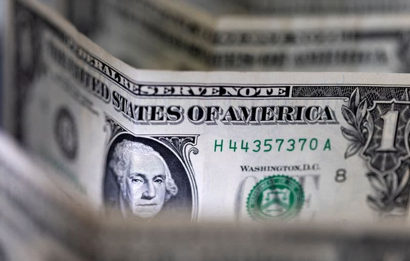 The US has suspended the supply of cash dollars to Iraq.