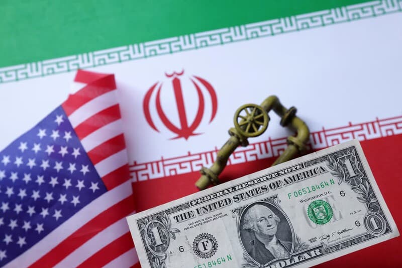 Trump: Iran deal to be signed on Sunday, Strait of Hormuz to open